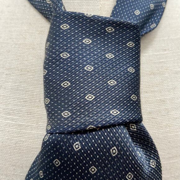 Giorgio Armani Cravatte Pointed Tie - Picture 2 of 6